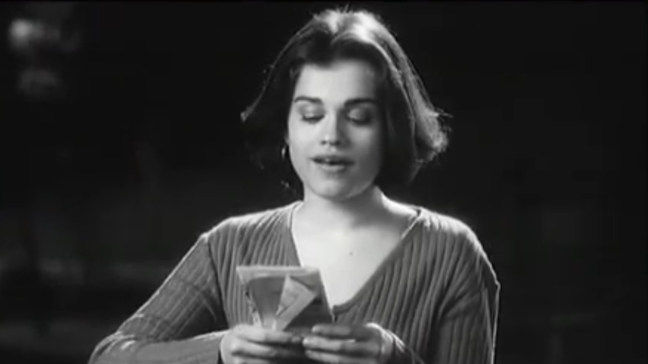 Veronika Varga dans le rôle de Emilie Muller5